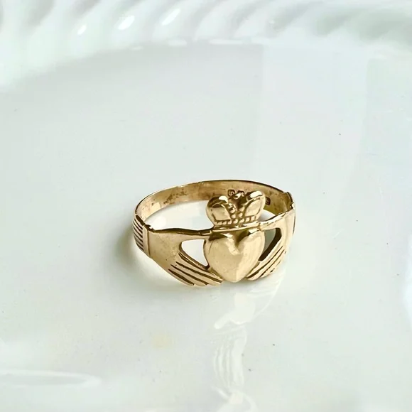 Vintage genuine 9 kt gold Claggaugh Irish Wedding Ring Size 5 - Picture 8 of 9
